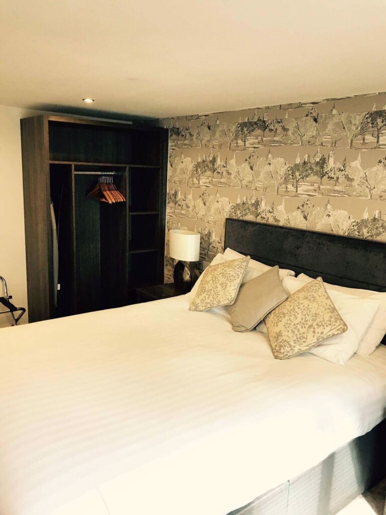 Slaters County Inn Rooms